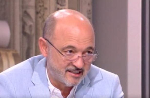 Служебният здравен министър Асен Меджидиев обяви че учебната година ще